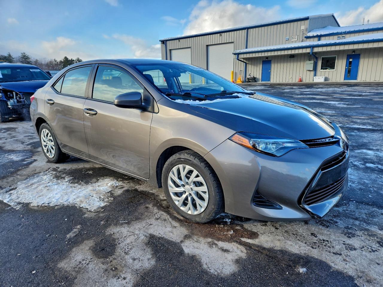 Toyota Corolla L Image 10