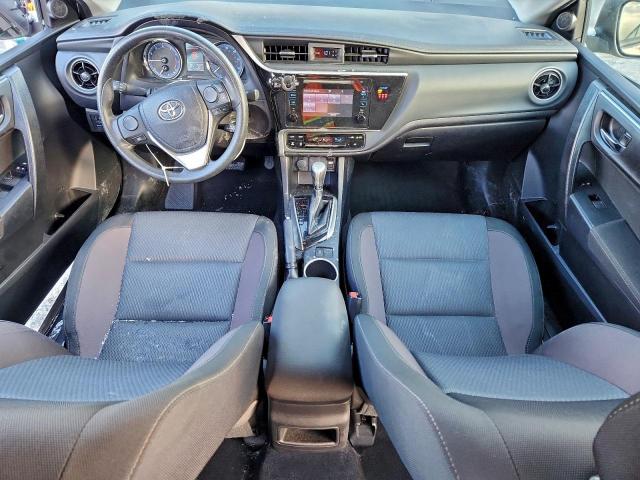 Toyota Corolla L Image 8