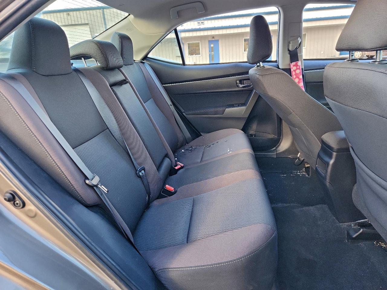 Toyota Corolla L Image 9