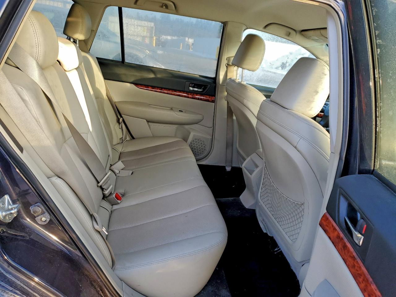 Subaru Outback 2.5i Limited Image 10