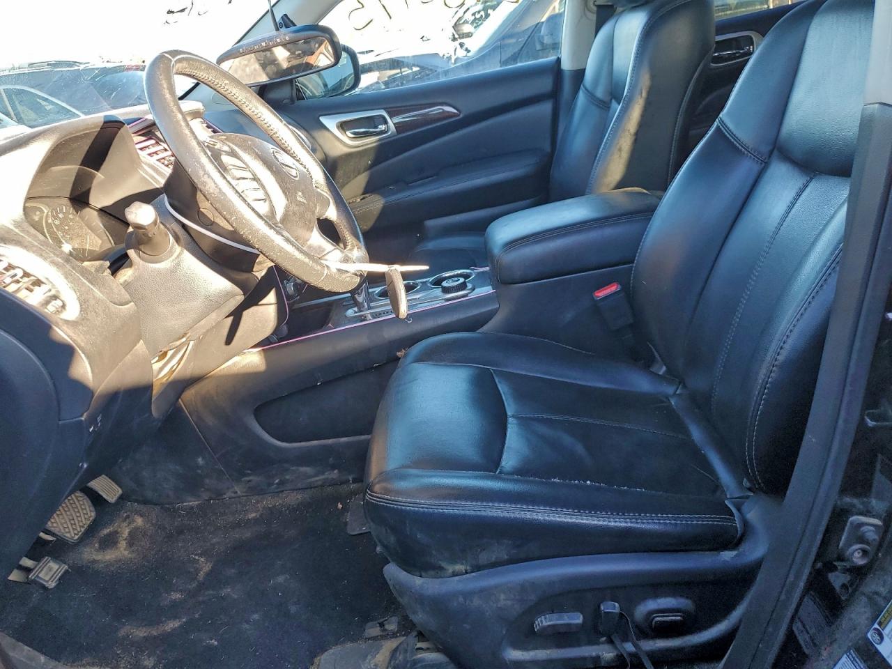 Nissan Pathfinder S Image 5