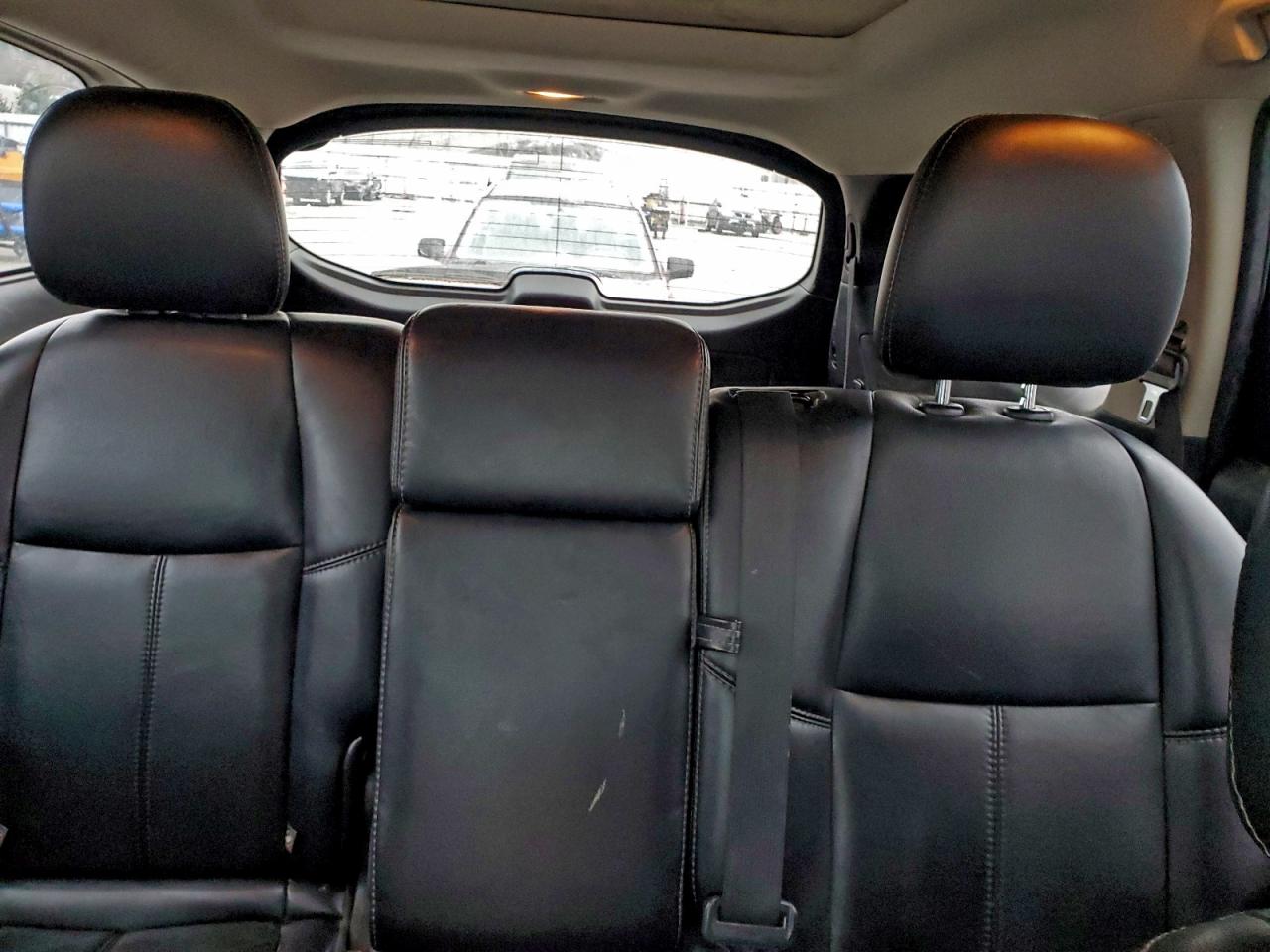 Nissan Pathfinder S Image 8