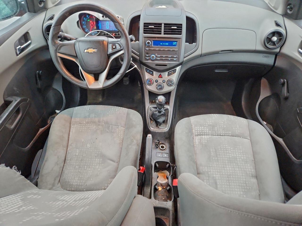 Chevrolet Sonic Ls Image 3