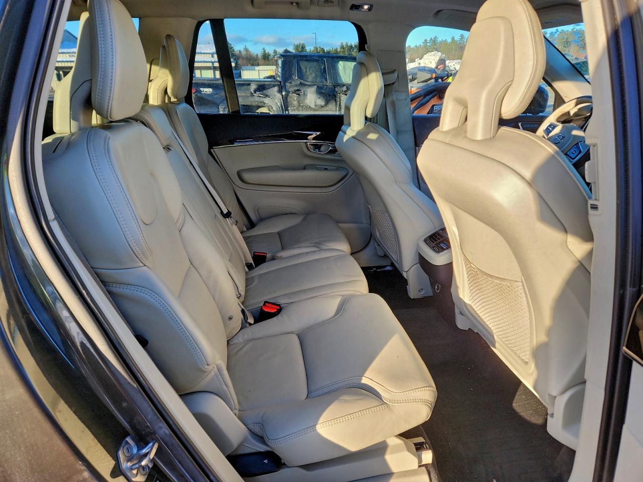 Volvo XC90 T6 Image 9